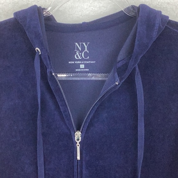 NY&C Women’s Size Small Velvety Hooded Zip Up. - Picture 7 of 10